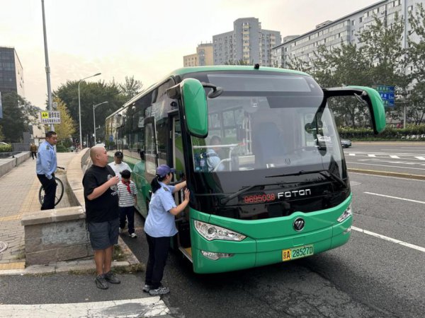 代送行状不靠谱，孩子如何安全迤逦学？家永久盼通学公交增清亮