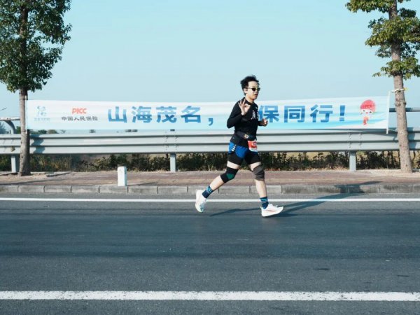 搜集｜一句标语和高唱，陪茂马跑过山海与城
